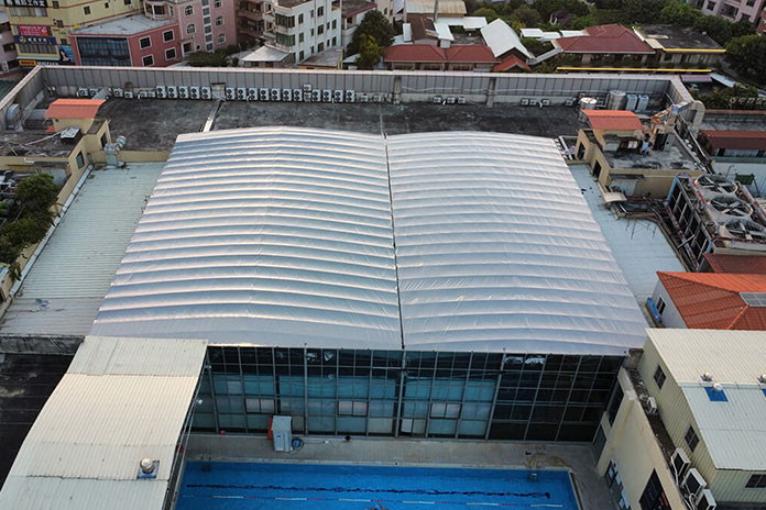 金銀灣籃球場電動伸縮雨棚